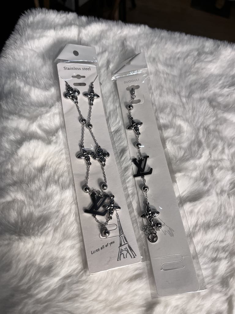 Silver necklace set