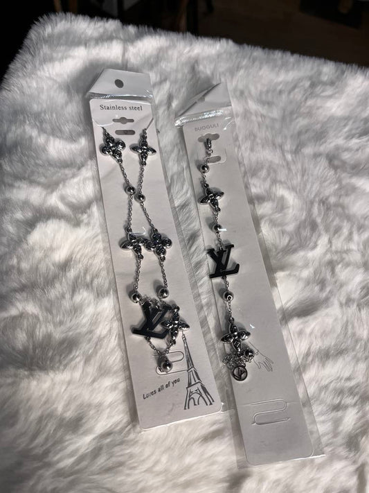 Silver necklace set