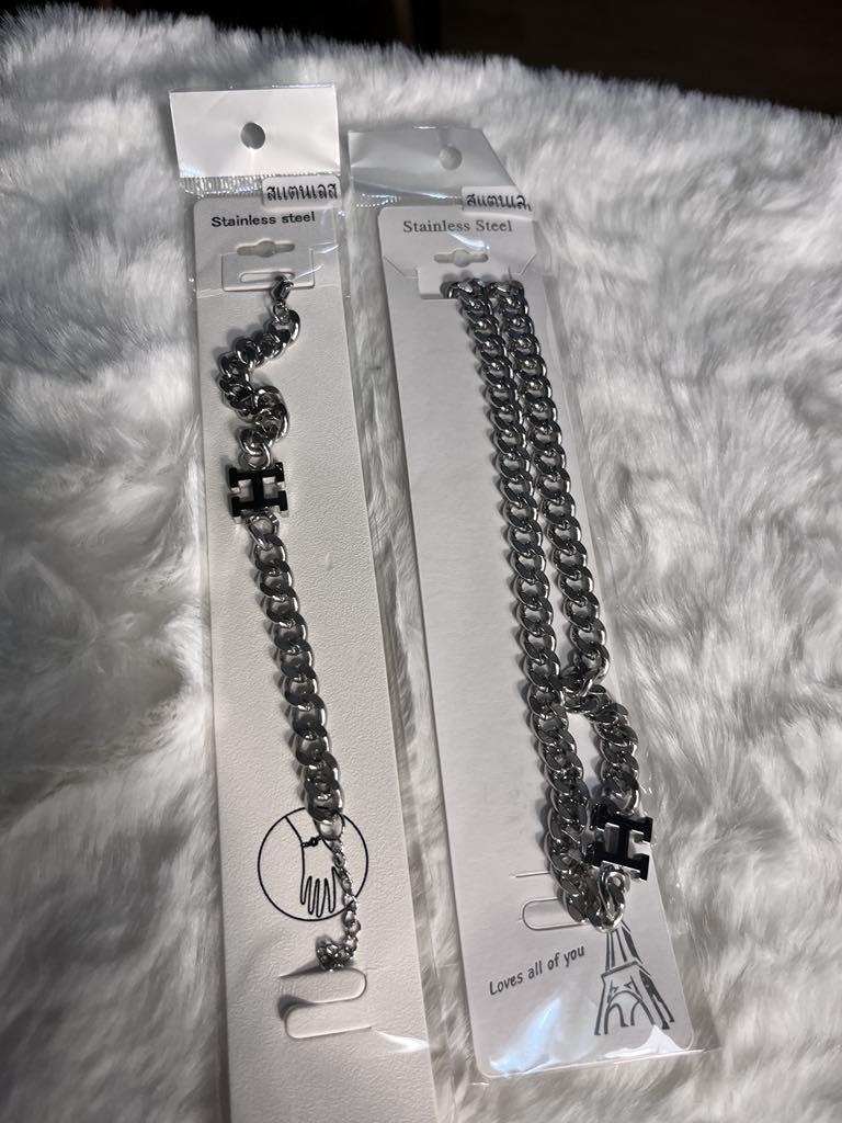 Silver necklace set